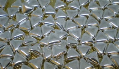 Ασημοκούφετα μνημοσύνου τρίγωνο