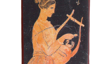 Κεραμεικό εικόνισμα με μαγνήτη Ποιήτρια με αρχαία ελληνική λύρα 3,8x4,8εκ. 1 τεμ.